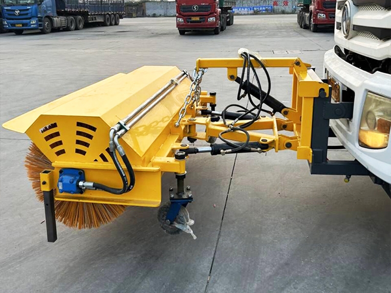 內(nèi)蒙古高速，上線凱信掃雪滾和推雪鏟，大大提高除雪效率